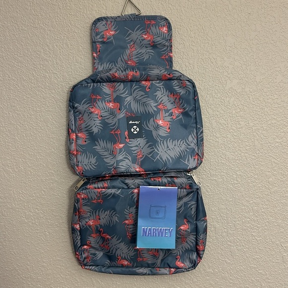 Cute flamingo hanging toiletry bag, never used. - Picture 7 of 7